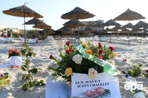 Мемориал на месте гибели туристов в Тунисе