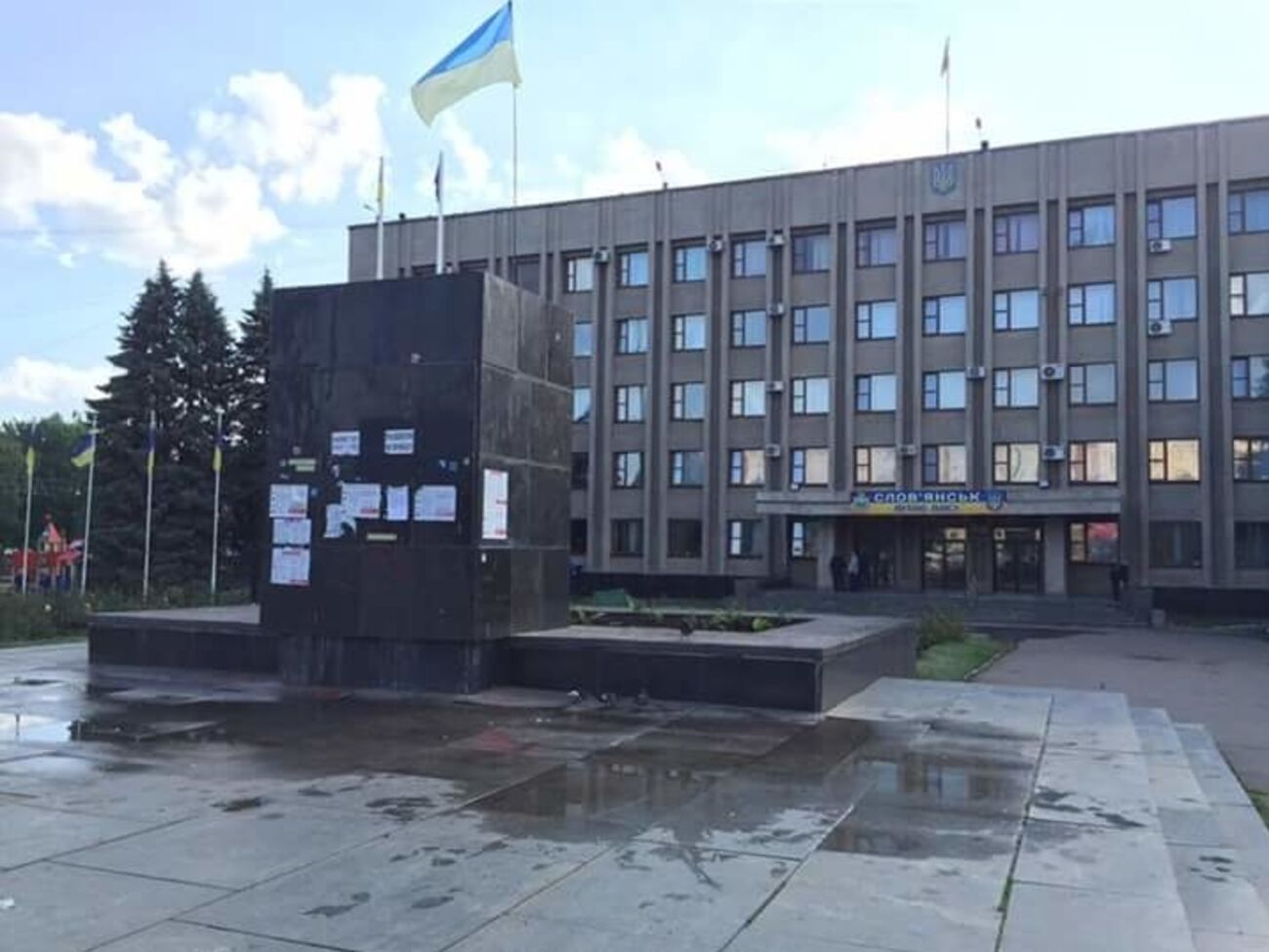 Постамент памятника Ленину в Славянске