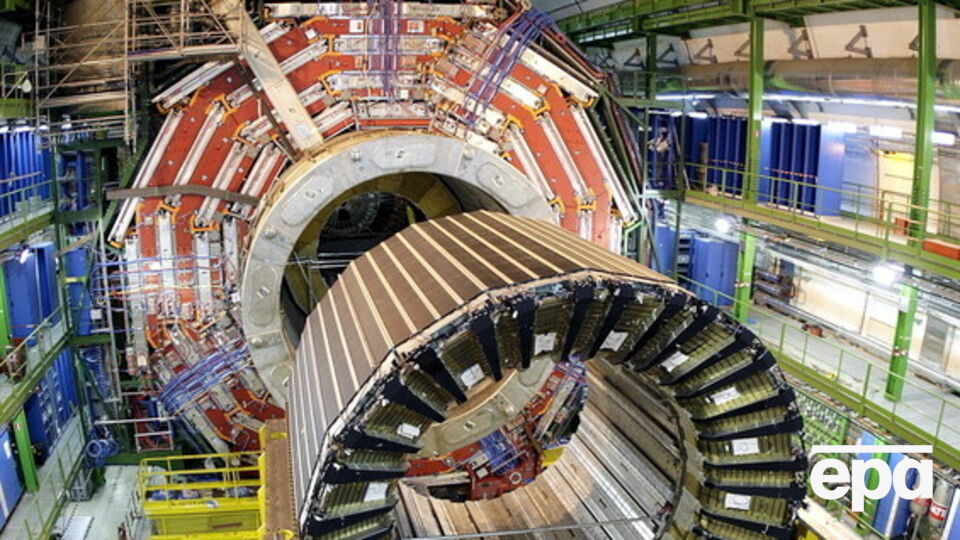 БАК начнет сталкивать частицы в поисках темной материи