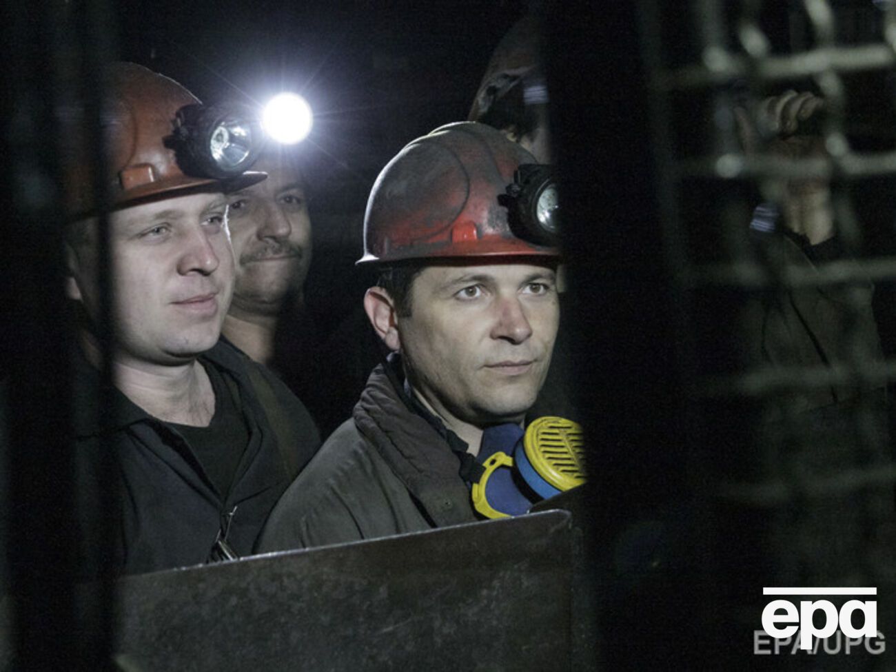 Боевики заявили, что в результате обстрела под землей заблокированы шахтеры