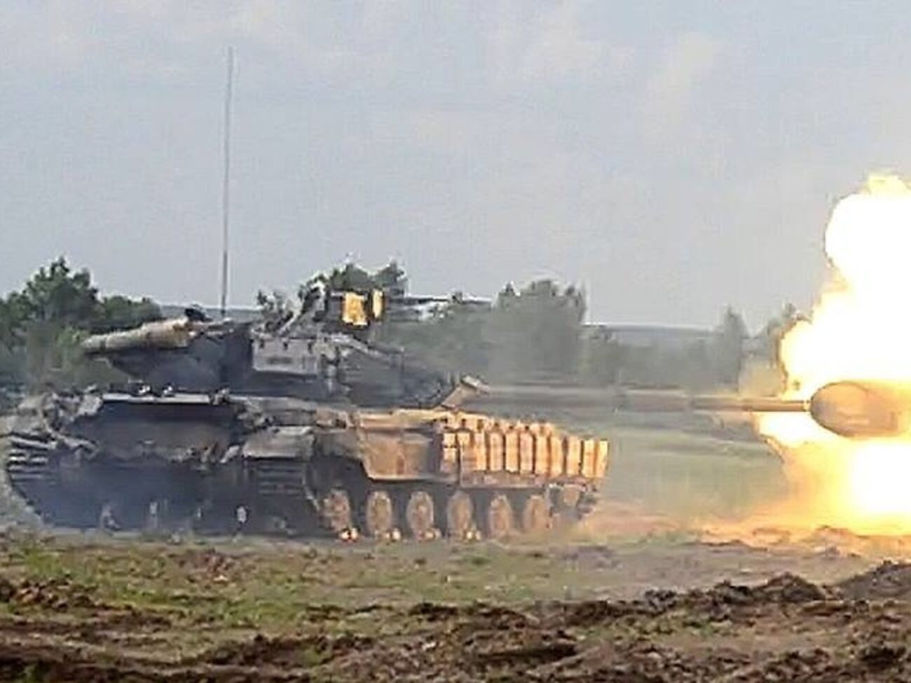 Украинские танкисты проводят боевые учения