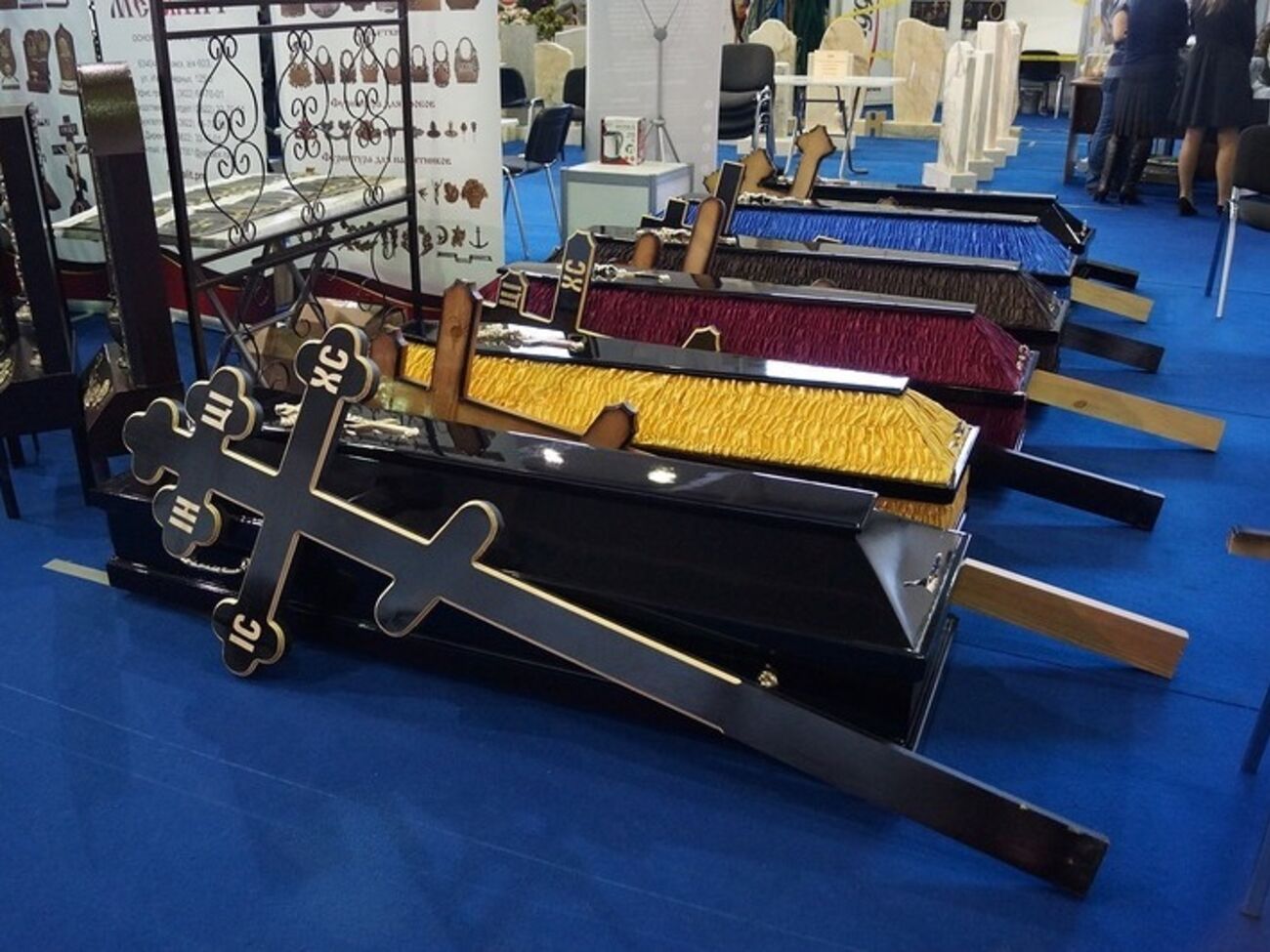 В Крыму отдыхающих будут развлекать выставкой похоронных принадлежностей