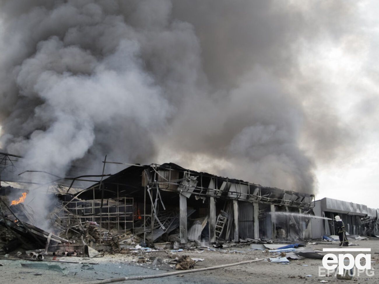 Нападение боевиков отбили, но расслабляться рано, сообщил волонтер Доник