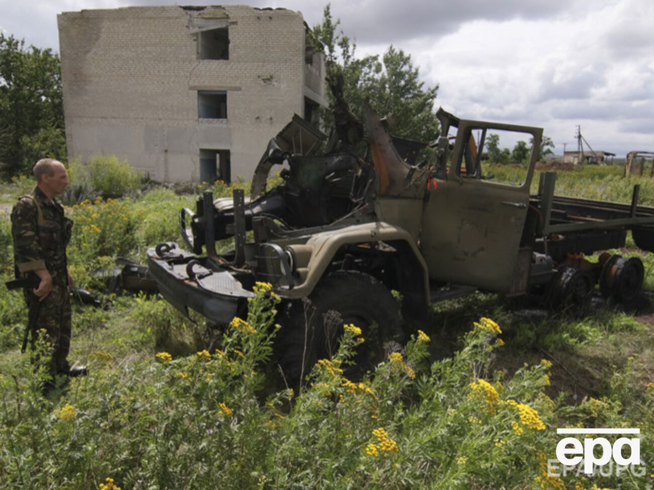 Вдоль линии огня в Луганской области продолжаются активные боевые действия