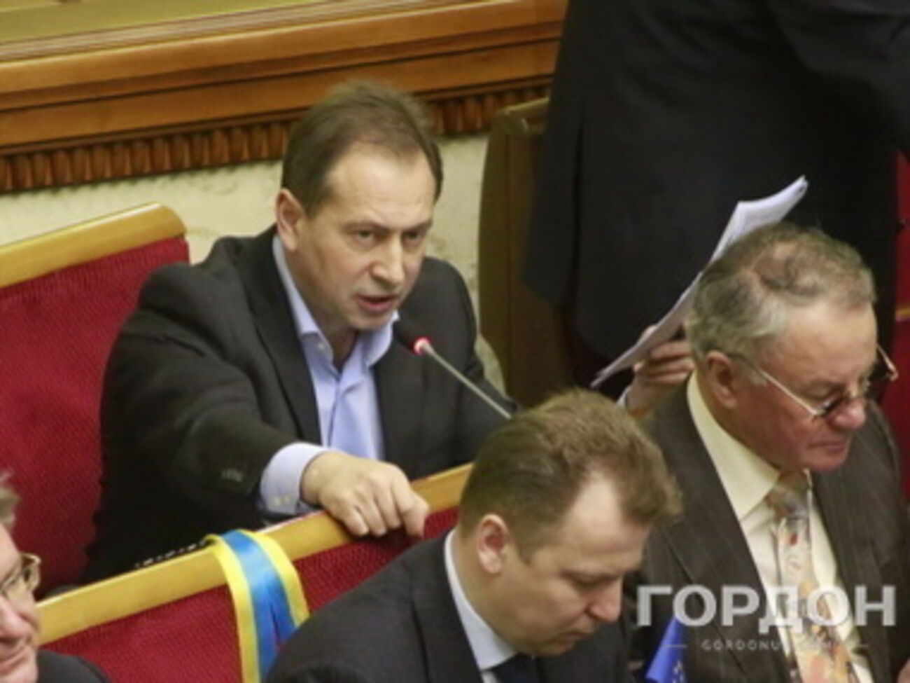 Томенко отметил, что члены комитета поддерживают инициативу Кабмина