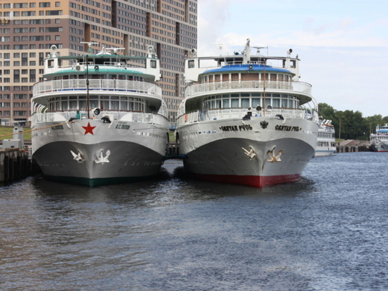 Теплоход "Святая Русь" вернулся в Петербург