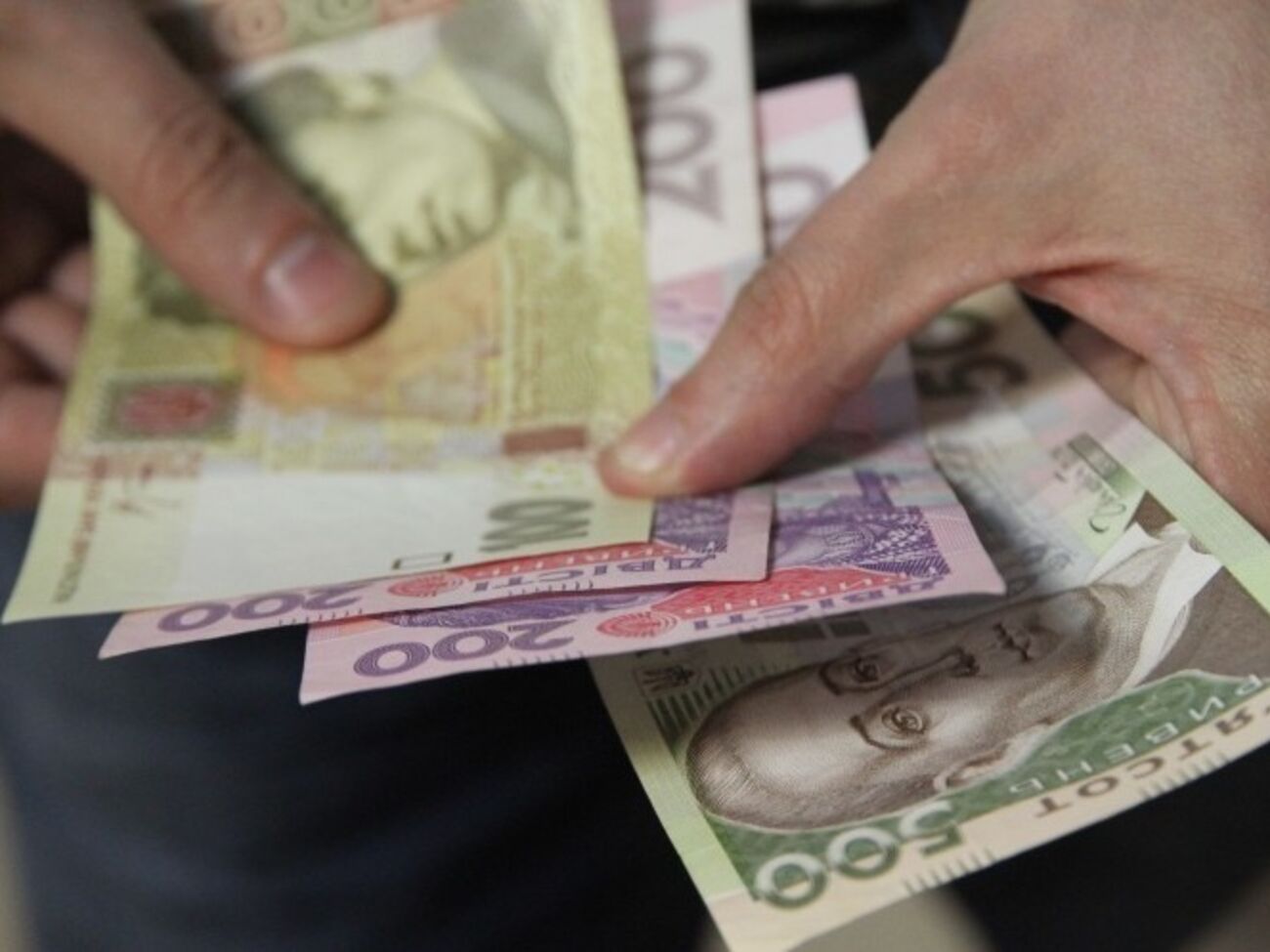 Реальные доходы украинцев уменьшились почти на четверть