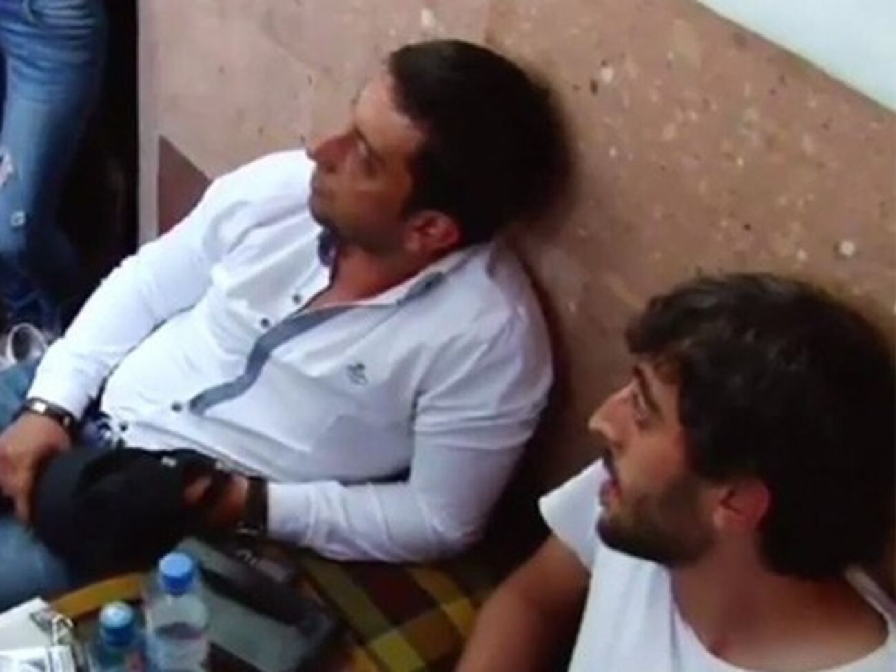 Двое манифестантов в Ереване объявили голодовку