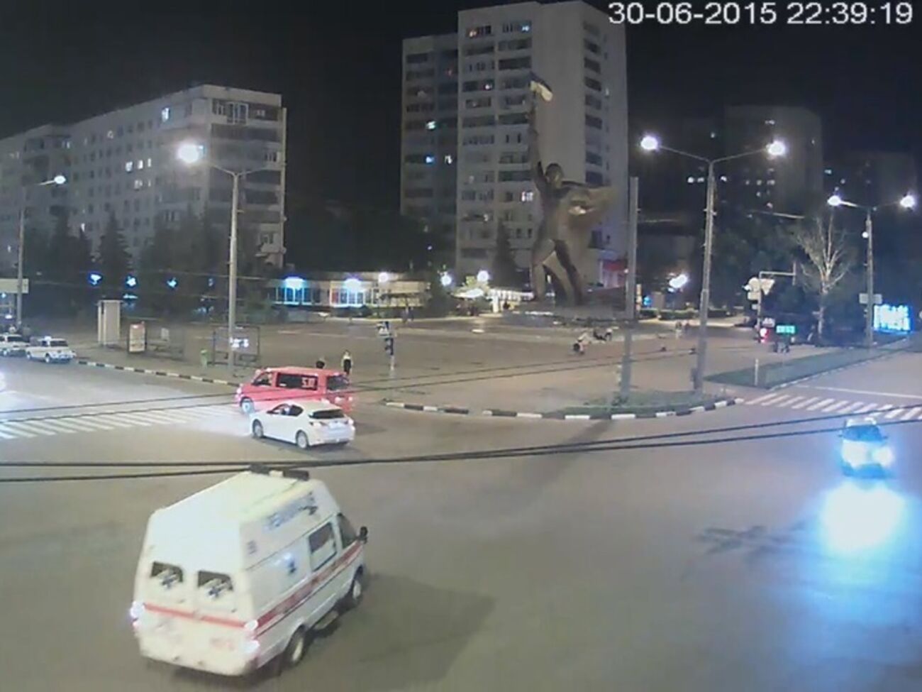 Очевидцы сообщают, что в сторону Алексеевки ехали "скорые помощи"