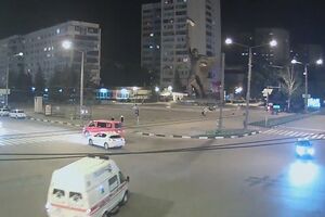 Очевидцы сообщают, что в сторону Алексеевки ехали "скорые помощи"