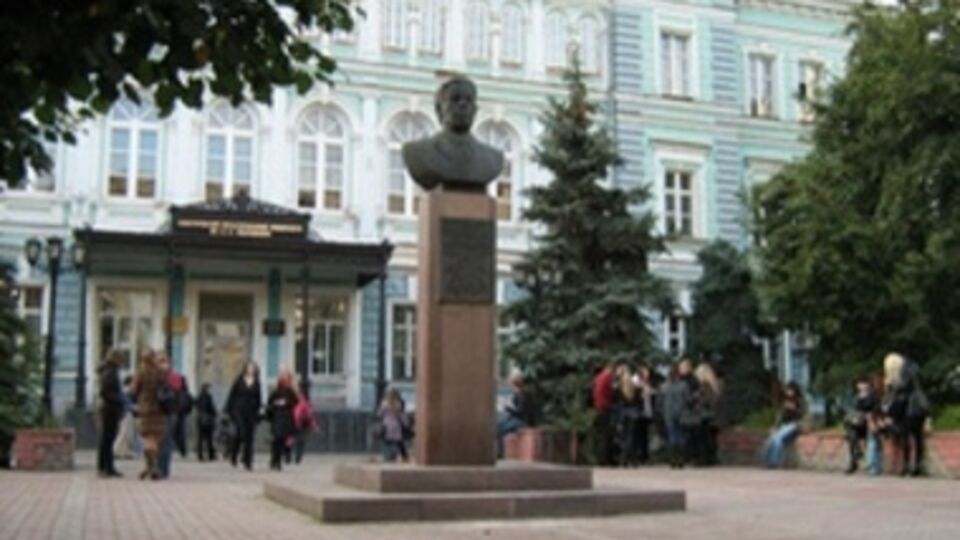 СМИ: Увольнение американца совпало с выходом программы "Вести недели" Дмитрия Киселева