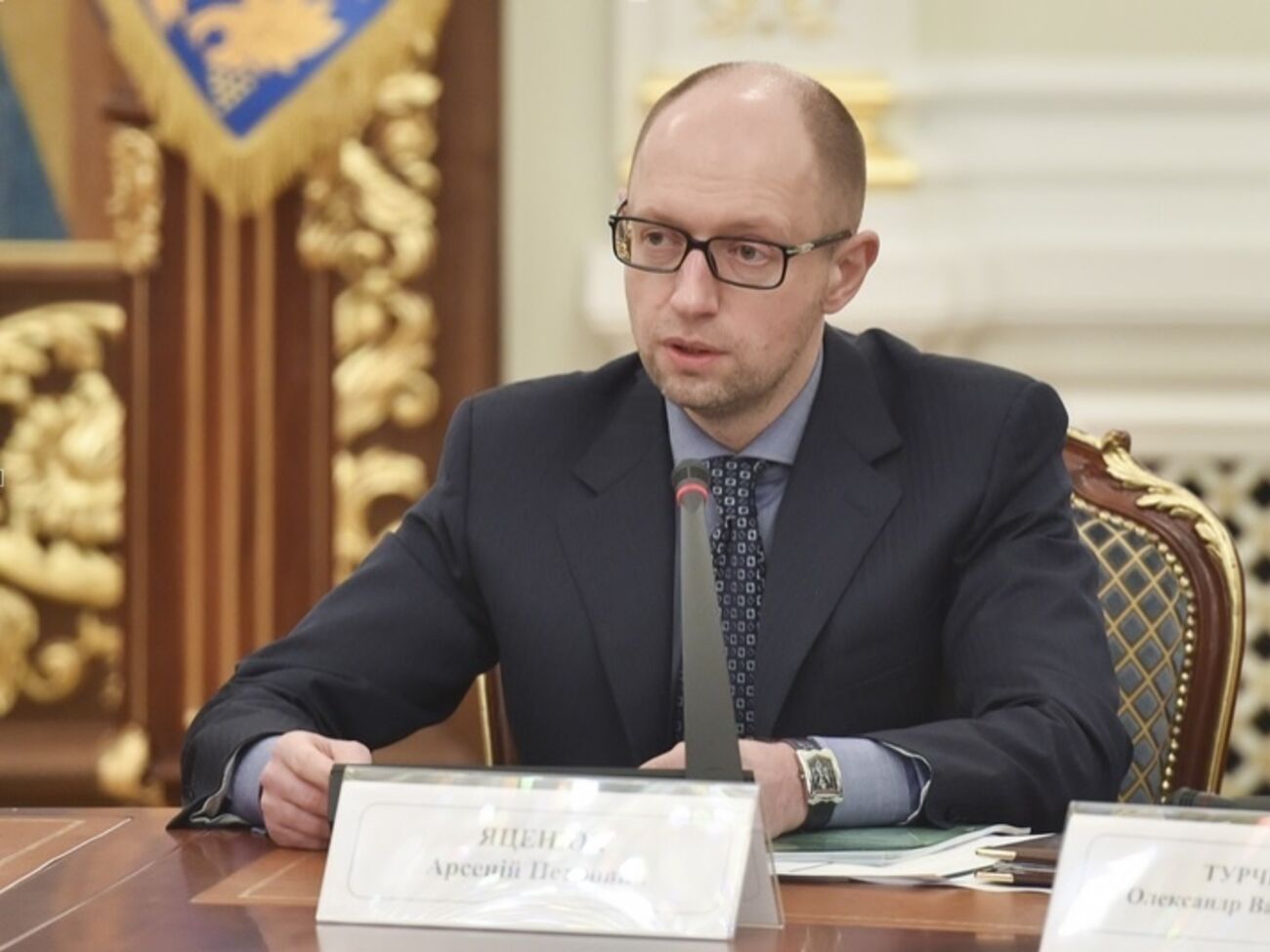 Арсений Яценюк: "Народный фронт" и Блок Петра Порошенко&nbsp;как самые большие фракции в парламенте должны определить единую систему и подход относительно участия в местных выборах