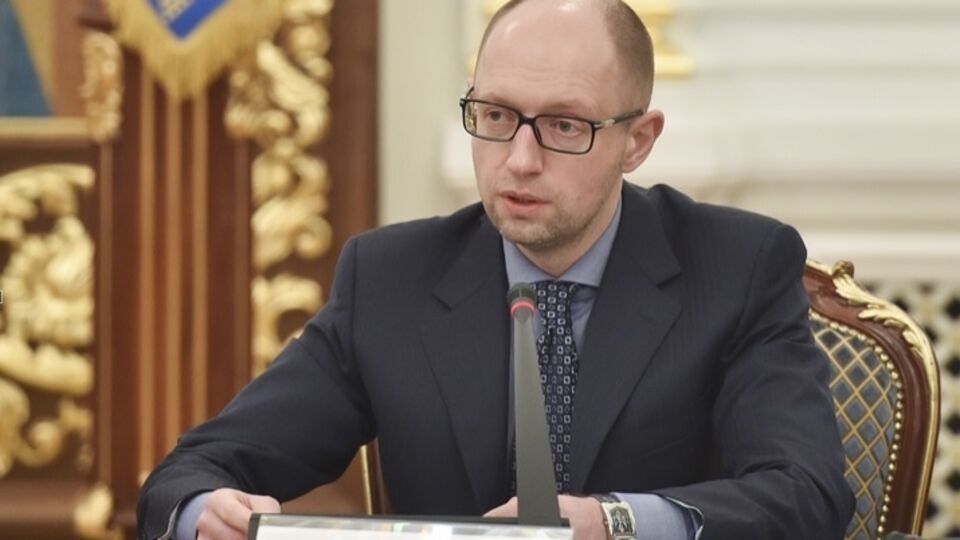 Арсений Яценюк: "Народный фронт" и Блок Петра Порошенко как самые большие фракции в парламенте должны определить единую систему и подход относительно участия в местных выборах