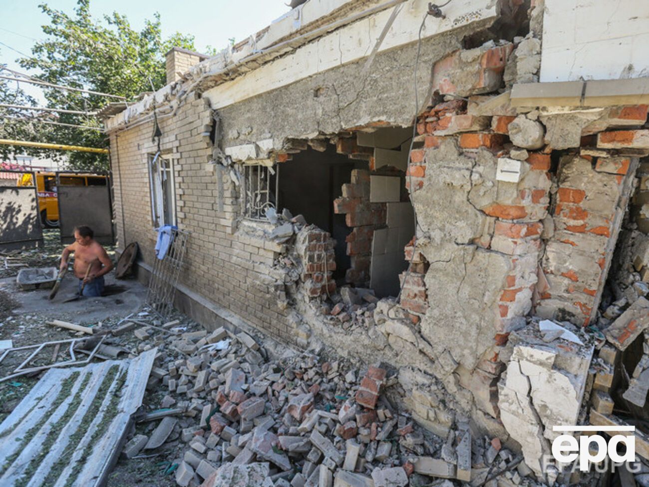 МВД: Люди погибли и получили ранения в результате обстрела боевиками Марьинского и Артемовского районов Донецкой области