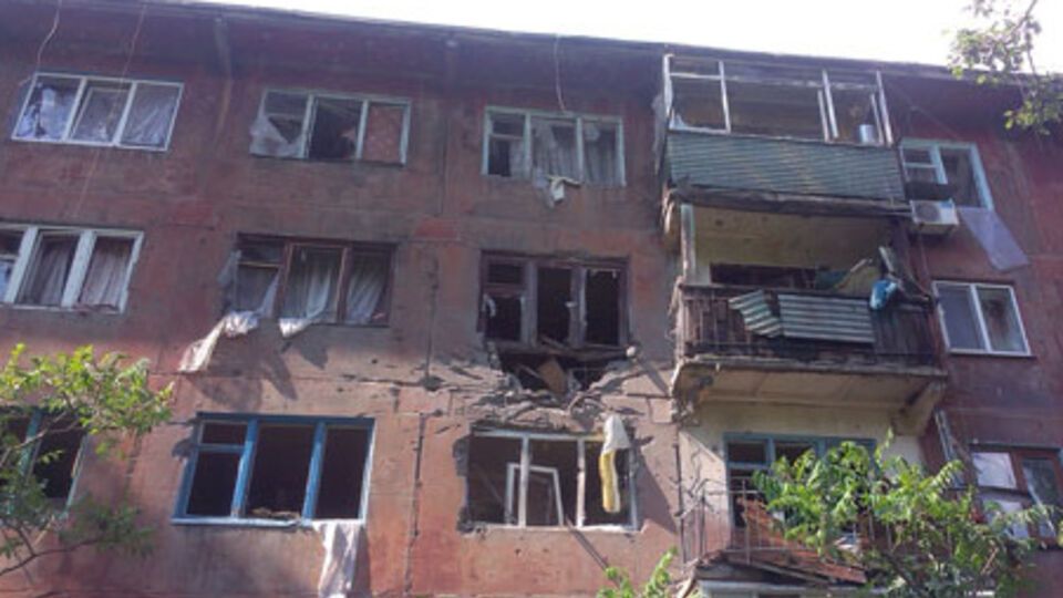 В результате обстрела Авдеевки есть повреждения жилых домов