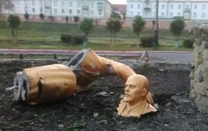 Разрушенный памятник Ленину в Прокопьевске