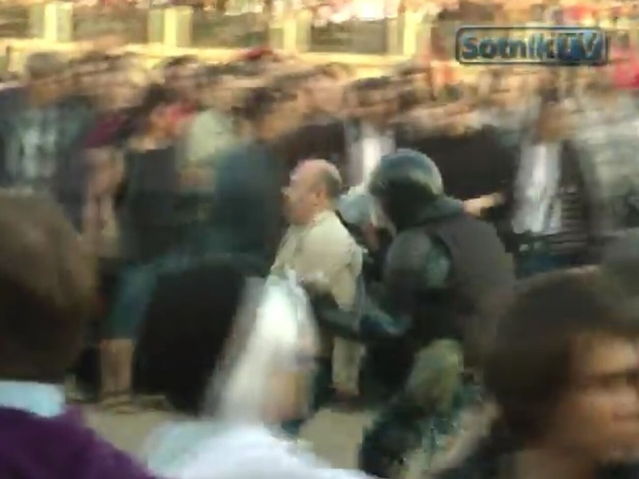 В РФ сняли документальный фильм "Ловушка для России" о событиях на Болотной площади в Москве. Видео