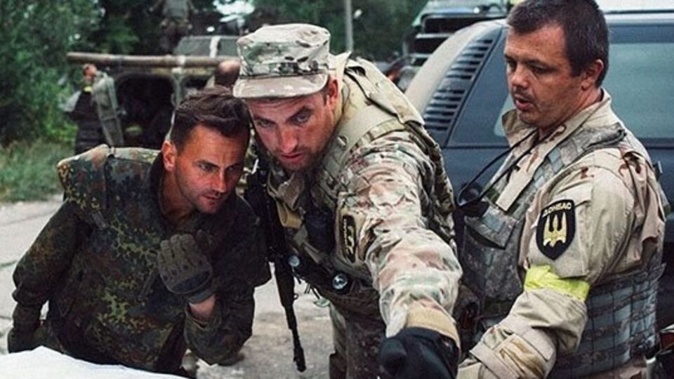 Дмитрий Кулиш (в центре) с бывшим комбатом "Донбасса" Семеном Семенченко