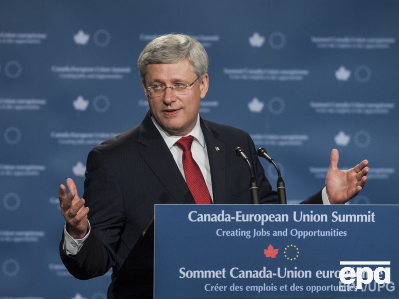 Харпер выступает против возвращения России в G7