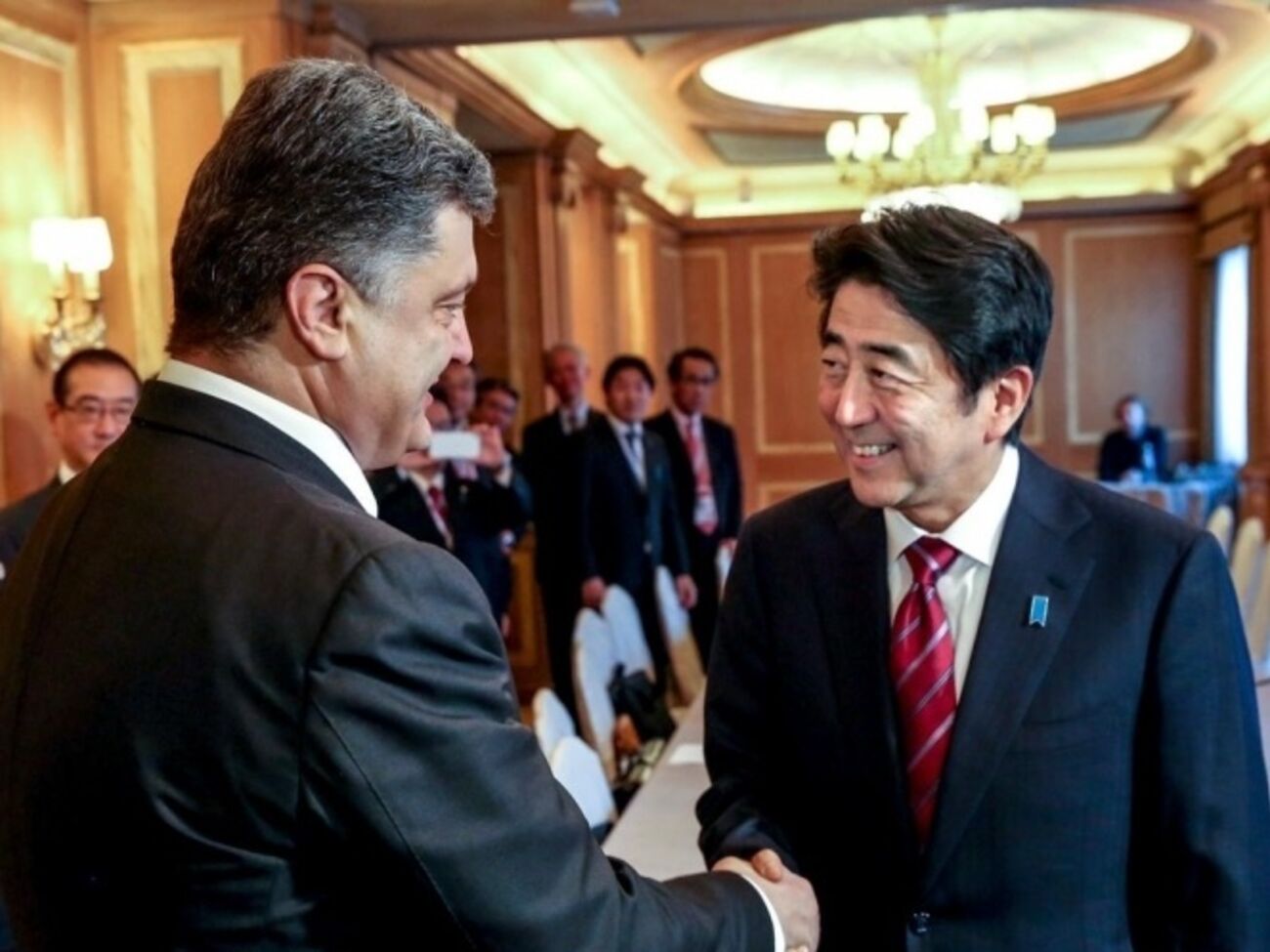 Премьер-министр Японии Синдзо Абэ впервые посетил Украину