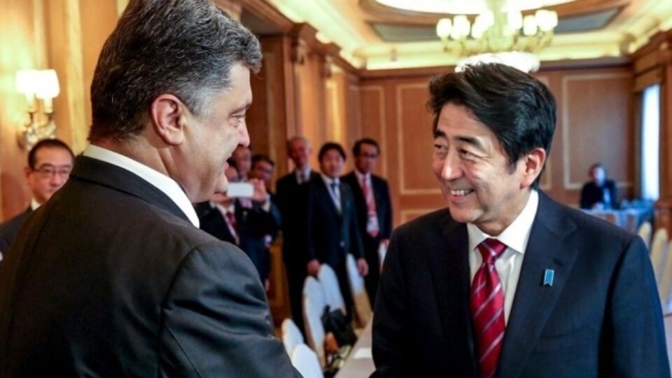 Премьер-министр Японии Синдзо Абэ впервые посетил Украину