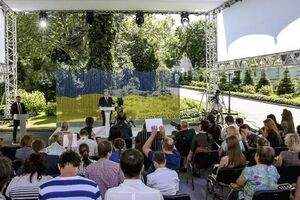 Порошенко заявил, что передал Кабмину список санкций против РФ за аннексию Крыма