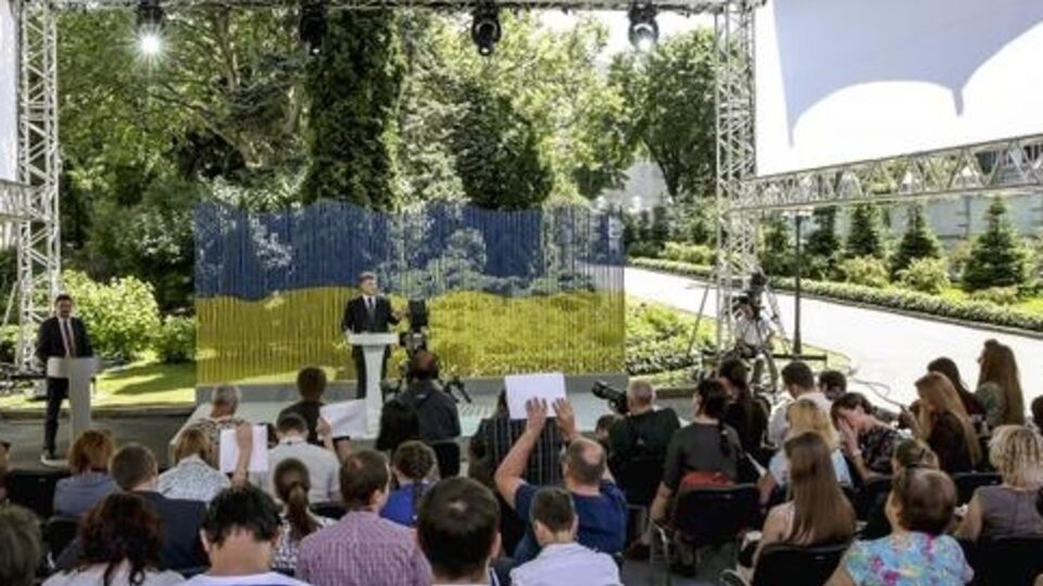 Порошенко заявил, что передал Кабмину список санкций против РФ за аннексию Крыма