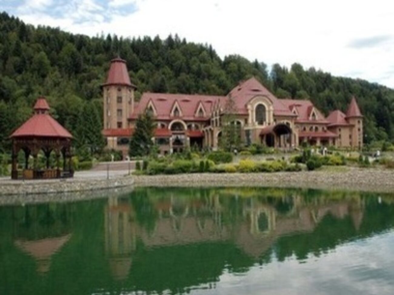 ГПУ: На участках в резиденции "Синегора" были незаконно построены дачные дома