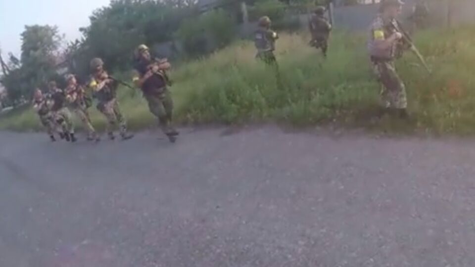 Силы АТО зачищают Марьинку от боевиков