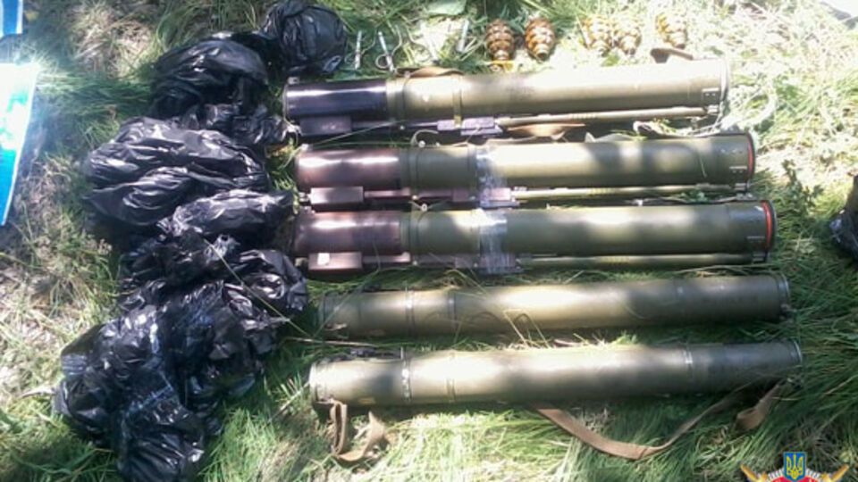 Неизвестные решили спрятать в лесу боеприпасы