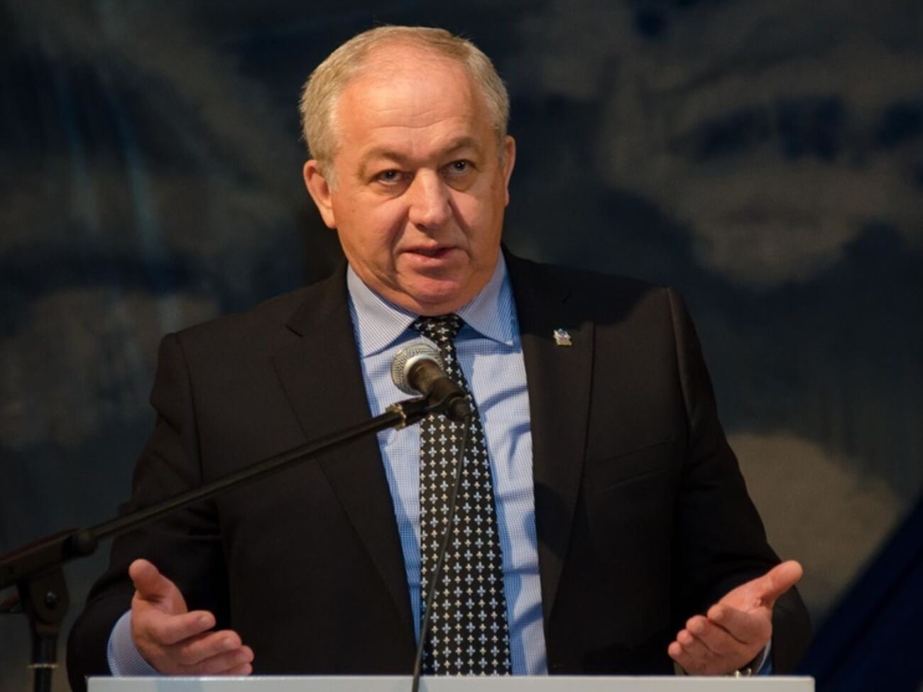 Кабмин просит Порошенко отправить Кихтенко в отставку