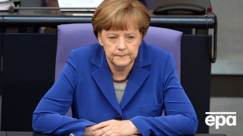 Порошенко обсудил с Меркель ситуацию на Донбассе