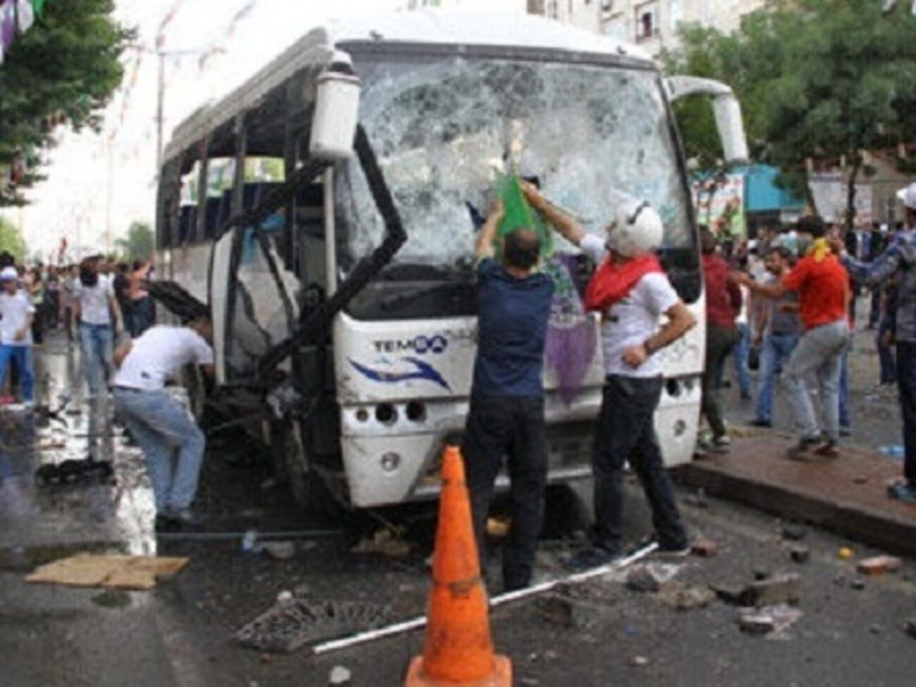 Более 100 человек пострадали в Турции во время взрыва