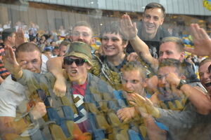 Болельщики "Динамо" фотографировались с нацистским приветствием