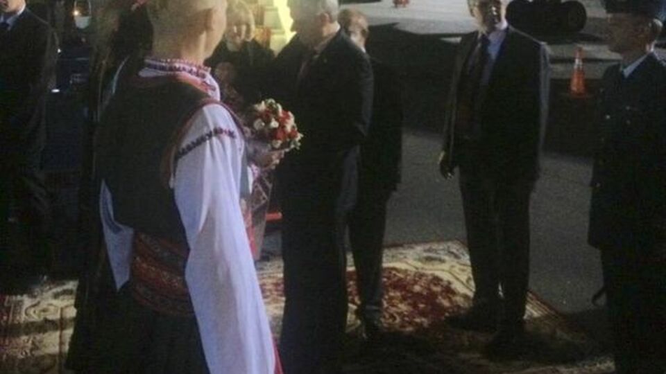 Премьера Канады Харпера встречают в Украине