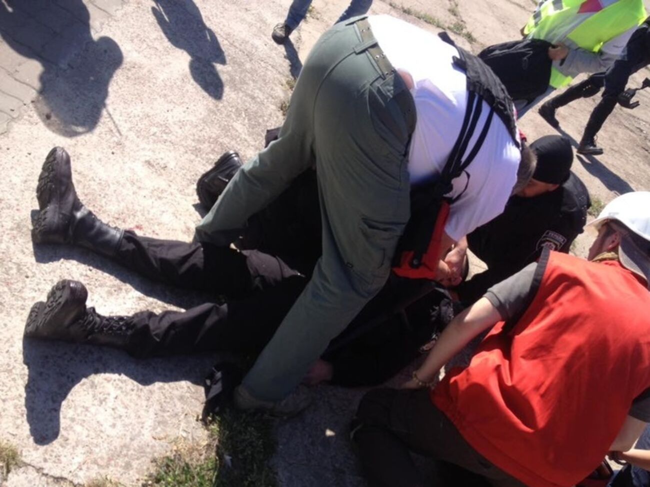 В результате нападения радикалов пострадали милиционеры