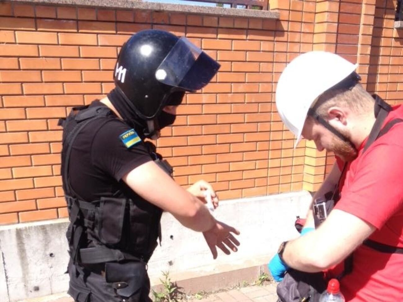 В столкновениях пострадали сотрудники милиции