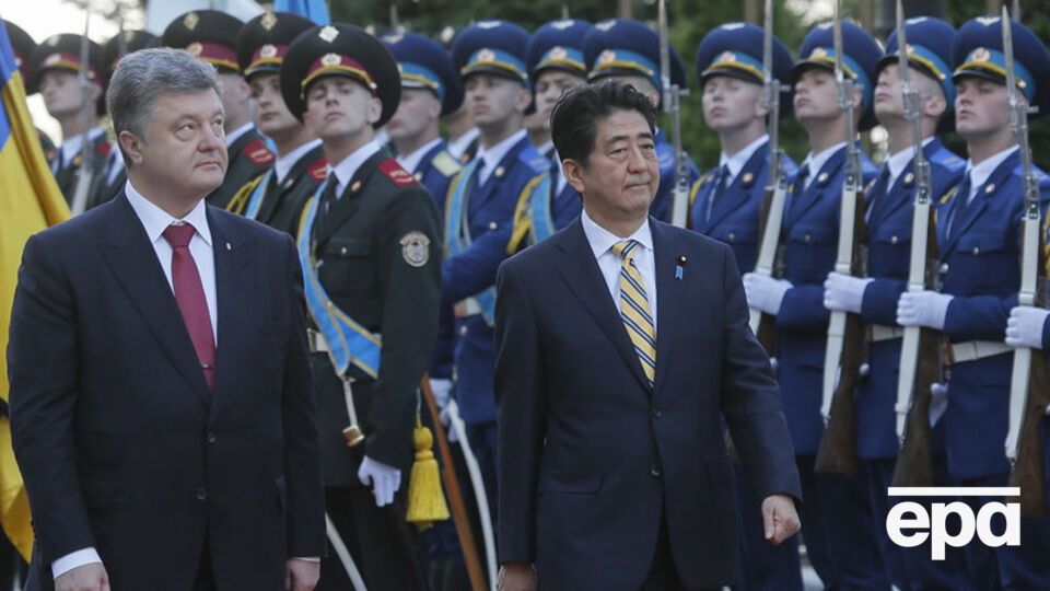Порошенко проводит встречу с Абэ в Киеве
