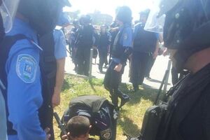 В результате столкновений пострадали пять милиционеров