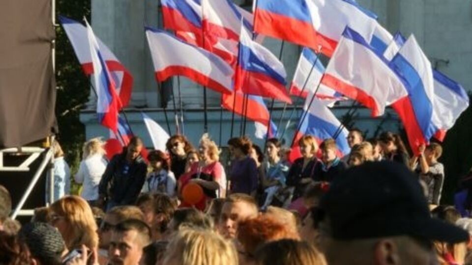 СМИ: День Симферополя празднуют с российскими флагами под украинские песни
