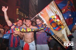 Фанаты ФК "Барселона" празднуют победу любимой команды