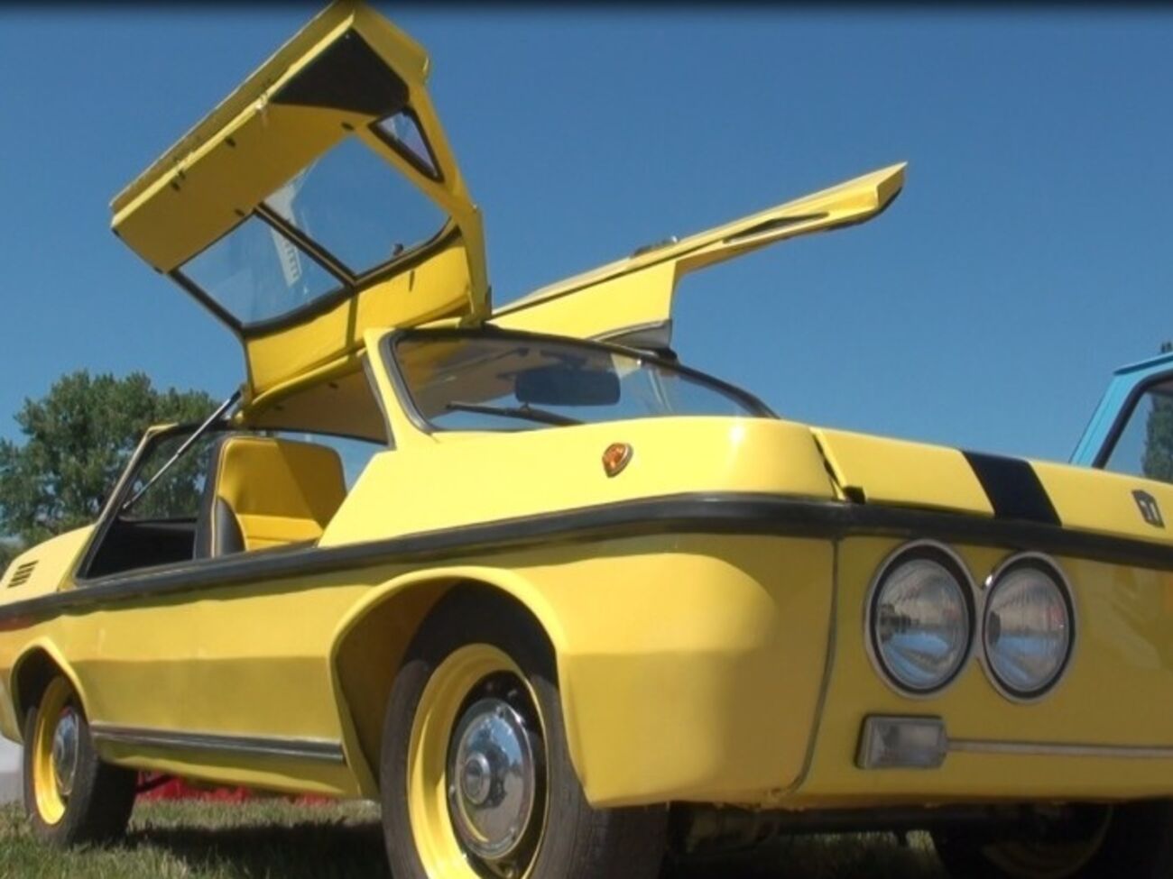 В Харькове проходит ретрослет автомобилей. Фоторепортаж