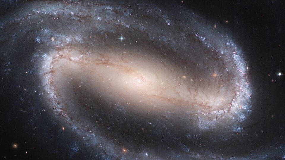 Астрофизики установили, что Солнце располагается в 8,3± 0,25 килопарсек от центра галактики