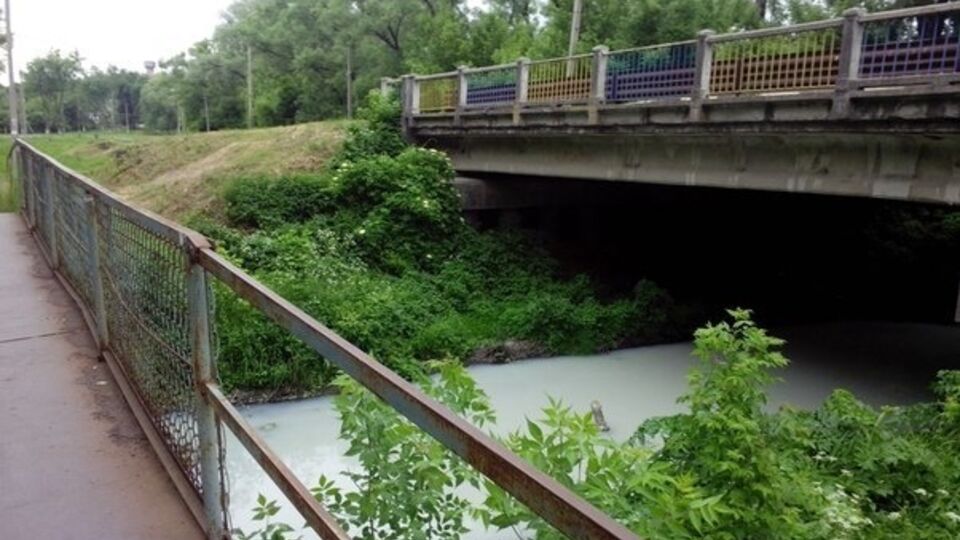 Жители села Малая Рогань жалуются на неприятный запах