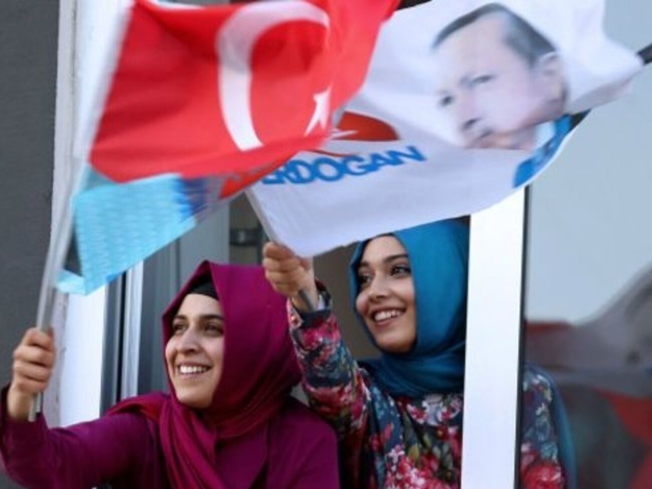 От результата курдской Народно-демократической партии зависит, получит ли партия действующего премьера абсолютное большинство в парламенте.&nbsp;