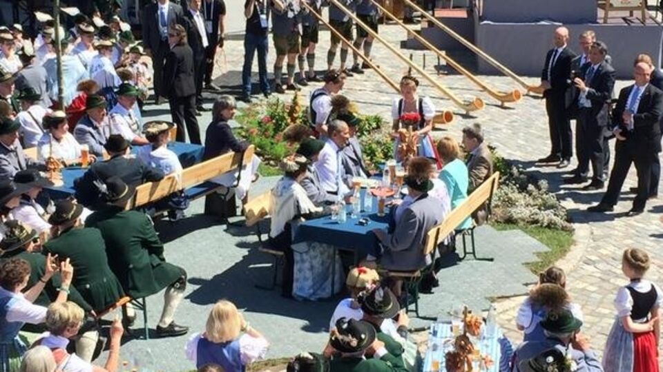 Обама и Меркель позавтракали с постояльцами замка Эльмау