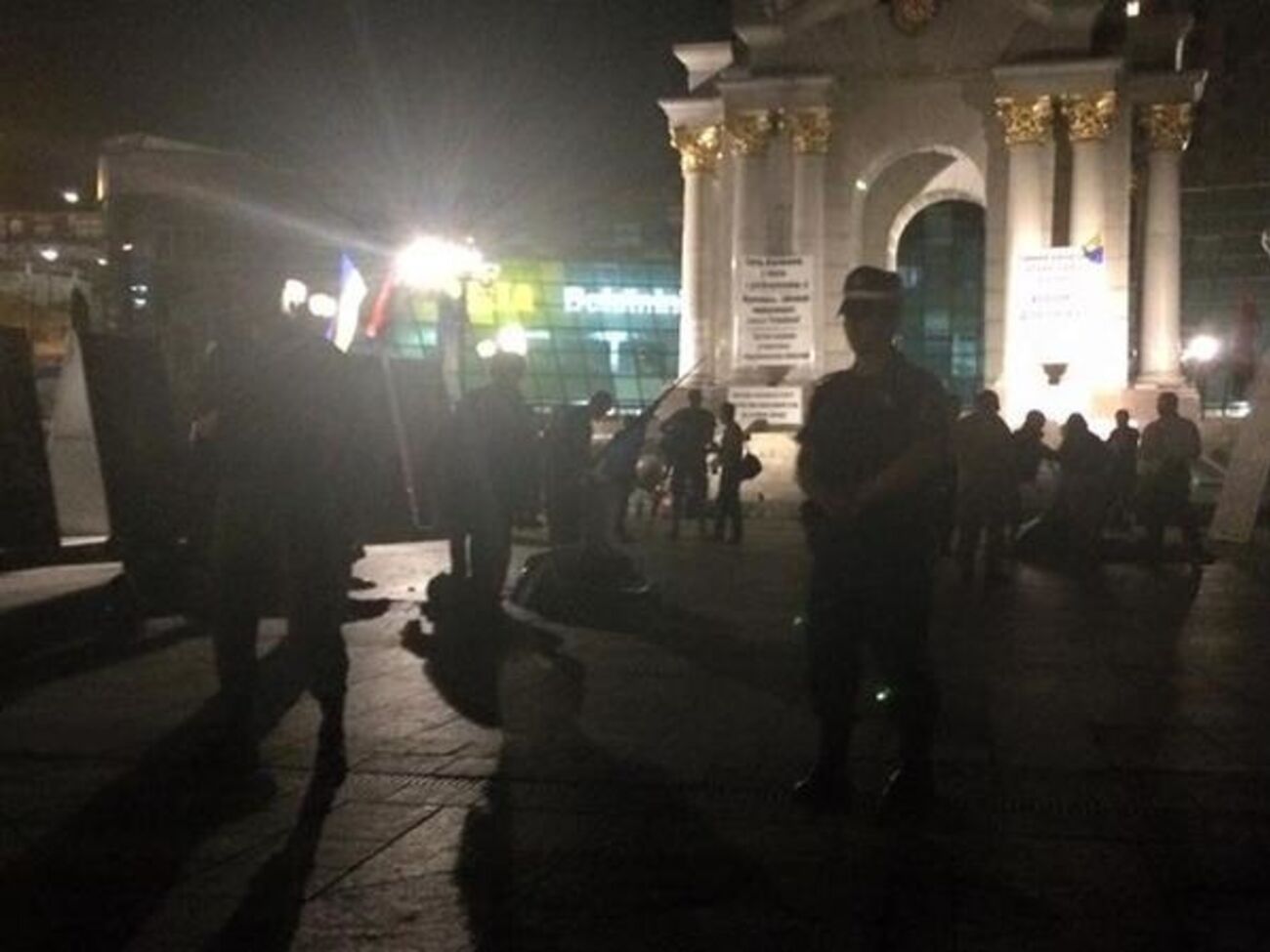 МВД: Палатки на Майдане разгромили около 20 неизвестных в балаклавах