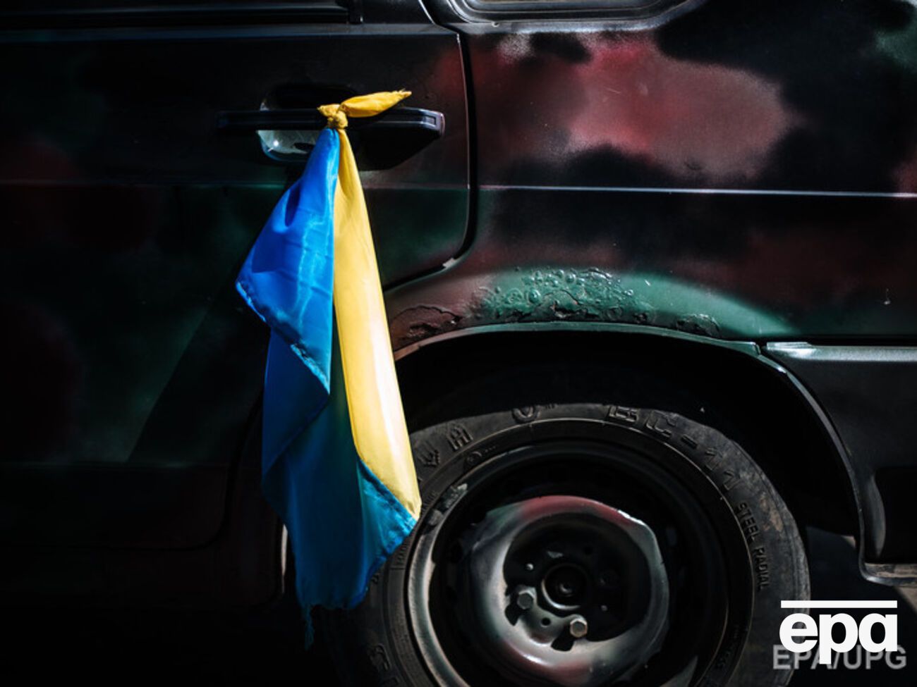 Автомобиль украинских военных подорвался на противотанковой мине, семь человек погибли на месте