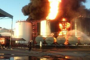 Пожар на нефтебазе под Киевом. Фоторепортаж