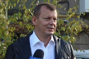 Клюева пока не объявляли в розыск, заявил Жебривский